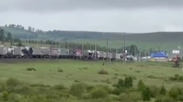 [Wideo] Putinowski „benzynowy raj” pęka. Rolnicy nie zbierają plonów, stoją dobę w kolejkach