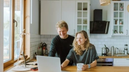 E-commerce w Polsce rośnie – co to oznacza dla pracowników i klientów? [Materiał promocyjny]