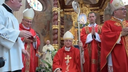 Bp Grądalski podczas sakry: „Kościół, który trwa na modlitwie, żyje”
