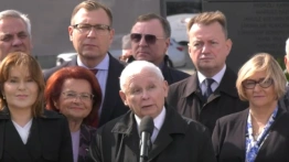 Kaczyński podczas miesięcznicy smoleńskiej: Będę się za was modlił