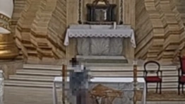 Pluł na ołtarz i rzucał krzyżem. Policja ujęła sprawcę