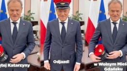 Tusk w kolejarskiej czapce chwali się „punktualnymi pociągami”. O kilku rzeczach zapomniał wspomnieć