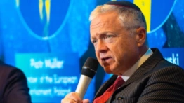 Tom Rose przeciwko niemieckiej wersji Holokaustu w izraelskiej prasie i atakom na Karola Nawrockiego