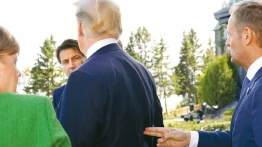 Szczeniackie gesty, bezmyślne wypowiedzi i panika Tuska ws. wojsk USA w Polsce