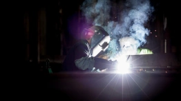 Odpylanie przemysłowe – jak dobrać system do specyfiki zakładu? [Materiał promocyjny]