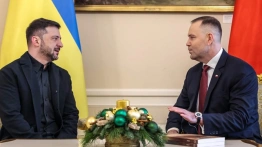 „Są granice, których przekraczać nie wolno”. Nawrocki odbiera order Zełenskiemu