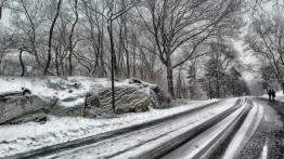 Śliska noc nad Polską. IMGW ostrzega przed oblodzeniem w 12 województwach