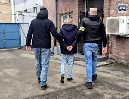 Oszustwo „na policjanta”. Zatrzymano „odbieraka”, który podszywał się pod funkcjonariusza