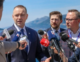 Nawrocki wręczy Order Orła Białego Andrzejowi Poczobutowi