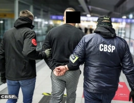 Poszukiwany ENA sprowadzony do Polski. Miał kierować dwoma gangami