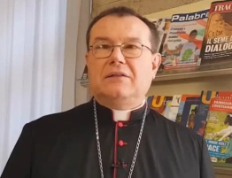 Kremlowskie media atakują abp. Pezziego za brak podpisu pod politycznym oświadczeniem