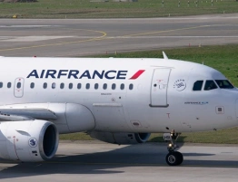 Dramat podczas lotu do Paryża. Niemowlę zmarło mimo akcji ratunkowej