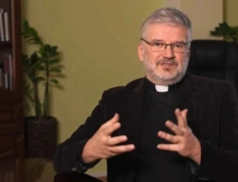 Ks. dr Robert Skrzypczak dla Fronda.pl: To Chrystus zbawia w liturgii. Tak samo po łacinie, jak po polsku