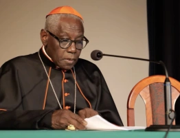 Kard. Sarah o decyzji lefebrystów: Chrystus nigdy nie nakazałby nam zniszczenia jedności