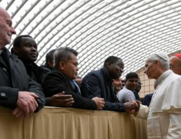 Papież do księży: Ludzie chcą zobaczyć naszą wiarę