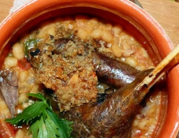 Cassoulet zwany „francuskim bigosem” – danie na siarczysty mróz