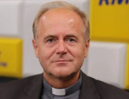 Polacy coraz mniej ufają Kościołowi. Ks. prof. Kobyliński: Efekt serii skandali