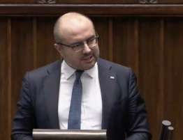 Jabłoński do rządzących: Na kolanach płaszczycie się przed niemieckim złodziejem