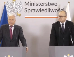 Był twarzą „walki o praworządność” w Polsce. Teraz wychodzą na jaw związki unijnego komisarza z Kremlem