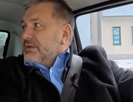 Minister Żurek blisko potrącenia pieszej na pasach. Jest reakcja policji