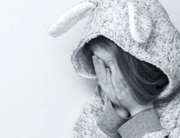 Epidemia deepfake porno w szkołach – dzieci krzywdzą dzieci