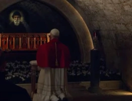 Leon XIV przy grobie św. Szarbela. „Uproś Kościołowi jedność, a światu pokój”