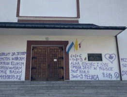 Zdewastowano kościół w Trzebini. Policja poszukuje sprawców
