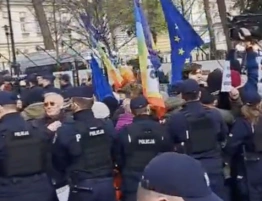 Gorąco przed Trybunałem Konstytucyjnym. W gmachu pojawili się nowi sędziowie