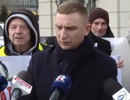 Robert Bąkiewicz usłyszał zarzuty. „Mamy do czynienia z politycznym cyrkiem”