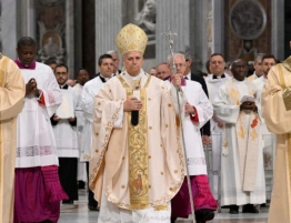 Msza Krzyżma w Watykanie. Leon XIV do kapłanów o „mrocznej godzinie”