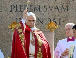 Leon XIV: Chrystus woła z krzyża – odłóżcie broń!