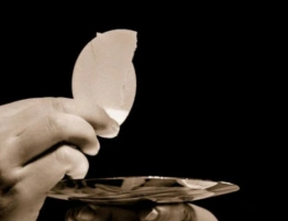 Przerażająca profanacja w Wielką Sobotę. Skradziono Najświętszy Sakrament