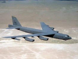 Amerykański bombowiec B-52 rozbił się w Kalifornii. Cała załoga zginęła