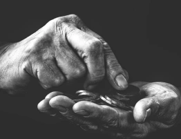 ZUS podaje skalę nadchodzącego ogromnego spadku emerytur