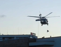 Policyjna akcja w Warszawie. Na miejscu uzbrojeni funkcjonariusze i śmigłowiec