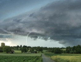 UWAGA! Silny wiatr, burze i śnieg w siedmiu regionach