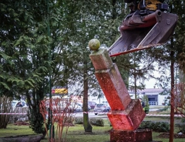 Koniec symbolu zniewolenia i „ruskiego miru”. Obelisk Armii Czerwonej zniknął z Maszewa
