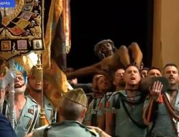 „Oblubieniec Śmierci” znów zabrzmiał w Maladze. Legioniści oddali hołd Chrystusowi [Wideo]