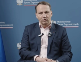 TVP przerywa program, żeby… promować książkę Sikorskiego