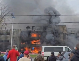 Królewiec. Trzypiętrowe centrum handlowe stanęło w płomieniach [Wideo]