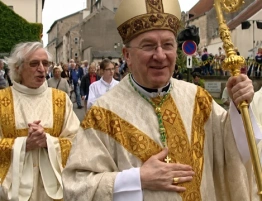 Grand Pardon w Chaumont. Wielki odpust znów zamienia francuskie miasteczko w kwietne sanktuarium