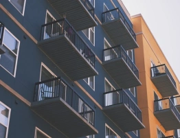 Balkon w cenie mieszkania? Nowelizacja ustawy budzi niepokój