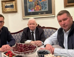 Kryzys w PiS zażegnany? J. Kaczyński publikuje zdjęcie i dodaje: Do zwycięstwa!