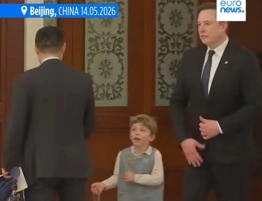 Elon Musk z synem w Pekinie. „Dzieci nie są ciężarem — są przyszłością” [Wideo]