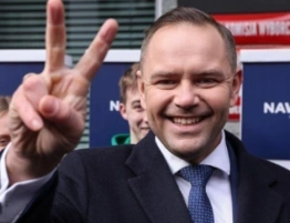 Nawrocki na czele, Hołownia się doigrał. Nowy sondaż – komu ufają Polacy