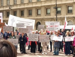 „Dobra szkoła – silna Polska”. W Warszawie protest przeciw „reformom” Nowackiej