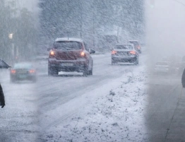 Deszcz, śnieg i mgła nad Polską. Pogoda da się we znaki kierowcom i pieszym
