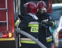 Ogromny pożar pod Warszawą! Kompleks hal w ogniu