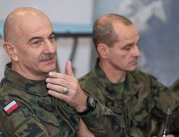 „Absolutnie szkodliwe”. Gen. Andrzejczak celnie o słowach Tuska na temat Rosji