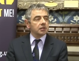[Wideo] Małe starcie w większej wojnie - Rowan Atkinson mocno o granicach wolności słowa i „przemyśle oburzenia”